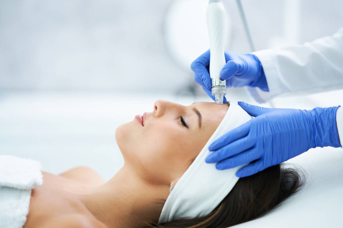 Traditional Microneedling vs. RF Microneedling: Which One Is Right for You?